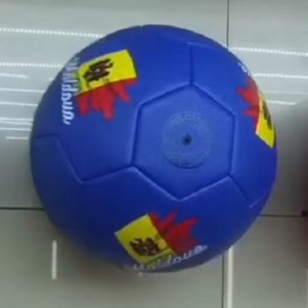 Синий футбольный мяч 67679